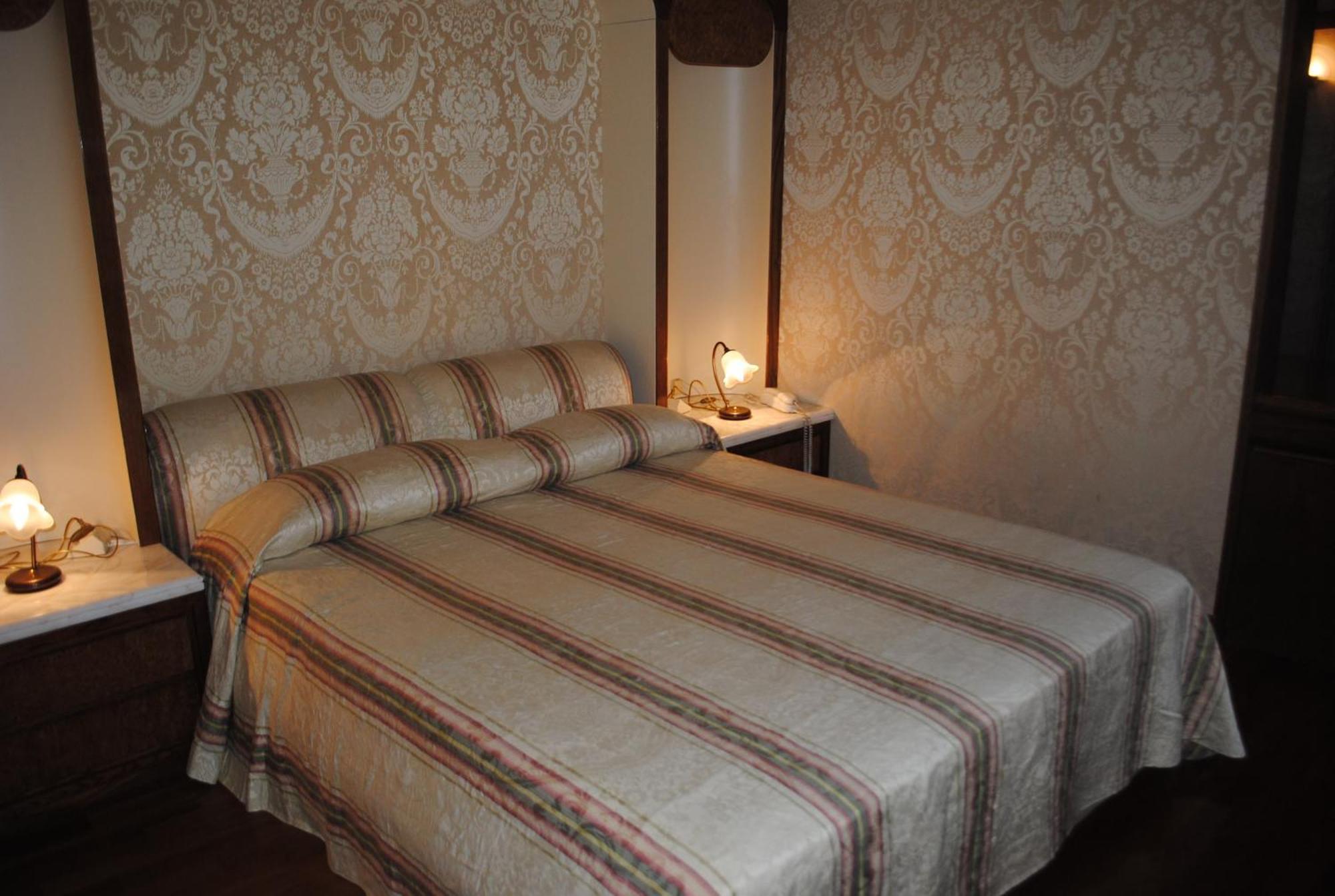 Hotel Locanda San Giacomo Agliano Terme Rum bild